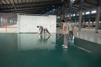 کفپوش اپوکسی کارخانه؛ راهنمای جامع انتخاب، قیمت، مزایا، معایب و اجرای استاندارد