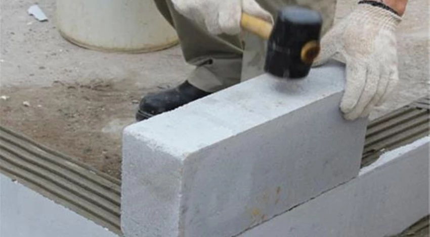 دیوارچینی ساختمان با بلوک هبلکس و چسب مخصوص AAC